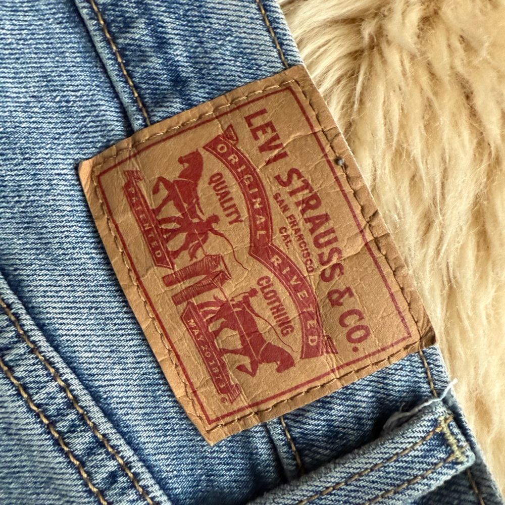 Levi's RIBCAGE STRAIGHT JEANS size 27